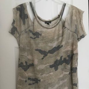 Cano cold shoulder crew neck tee